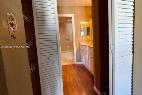 Condo in Lauderhill, Florida, 2 bedrooms № 2019842 - photo 19