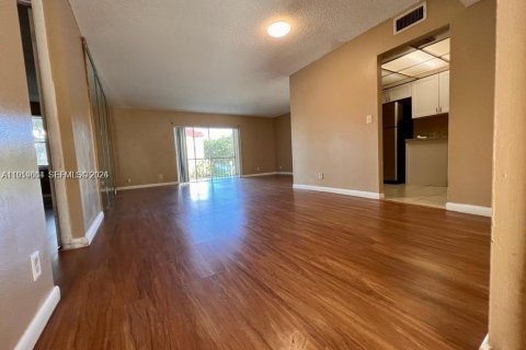 Condo in Lauderhill, Florida, 2 bedrooms № 2019842 - photo 8