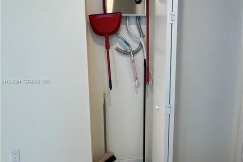 Снять в аренду кондоминиум в Дорал, Флорида 3 спальни, 102.38м2, № 1986346 - фото 29