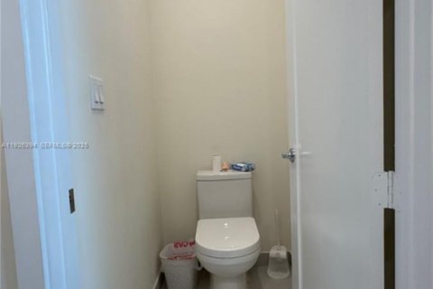 Снять в аренду кондоминиум в Дорал, Флорида 3 спальни, 102.38м2, № 1986346 - фото 23