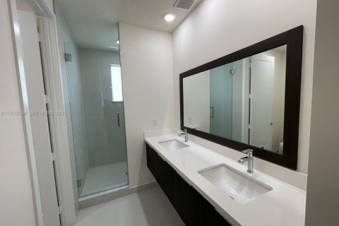 Снять в аренду кондоминиум в Дорал, Флорида 3 спальни, 102.38м2, № 1986346 - фото 19