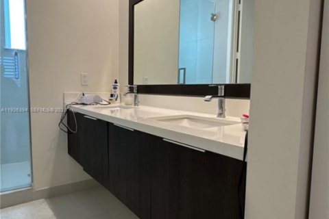 Снять в аренду кондоминиум в Дорал, Флорида 3 спальни, 102.38м2, № 1986346 - фото 24