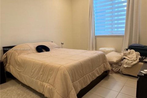 Снять в аренду кондоминиум в Дорал, Флорида 3 спальни, 102.38м2, № 1986346 - фото 17