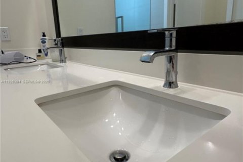 Снять в аренду кондоминиум в Дорал, Флорида 3 спальни, 102.38м2, № 1986346 - фото 22