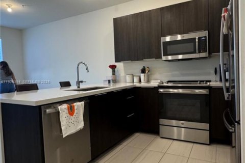 Снять в аренду кондоминиум в Дорал, Флорида 3 спальни, 102.38м2, № 1986346 - фото 9