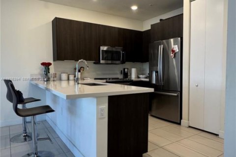 Снять в аренду кондоминиум в Дорал, Флорида 3 спальни, 102.38м2, № 1986346 - фото 5