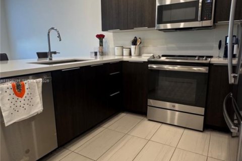 Снять в аренду кондоминиум в Дорал, Флорида 3 спальни, 102.38м2, № 1986346 - фото 8