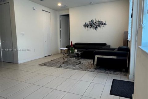 Снять в аренду кондоминиум в Дорал, Флорида 3 спальни, 102.38м2, № 1986346 - фото 14