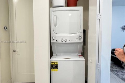 Снять в аренду кондоминиум в Дорал, Флорида 3 спальни, 102.38м2, № 1986346 - фото 30