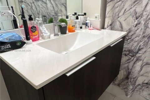 Снять в аренду кондоминиум в Дорал, Флорида 3 спальни, 102.38м2, № 1986346 - фото 26