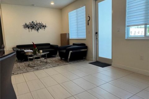 Снять в аренду кондоминиум в Дорал, Флорида 3 спальни, 102.38м2, № 1986346 - фото 15