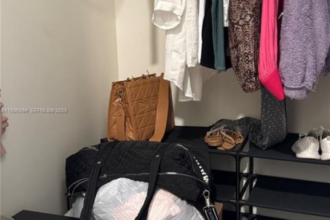 Снять в аренду кондоминиум в Дорал, Флорида 3 спальни, 102.38м2, № 1986346 - фото 25