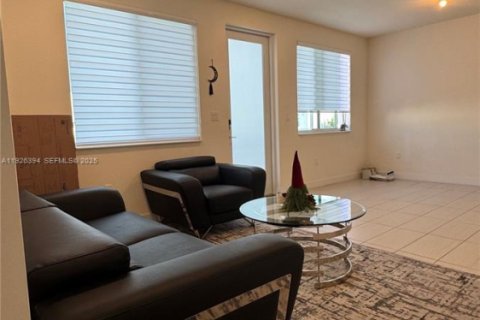 Снять в аренду кондоминиум в Дорал, Флорида 3 спальни, 102.38м2, № 1986346 - фото 13