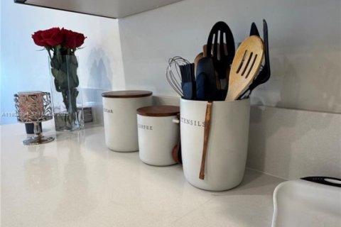 Снять в аренду кондоминиум в Дорал, Флорида 3 спальни, 102.38м2, № 1986346 - фото 11