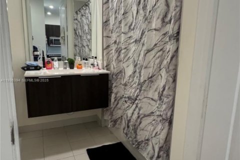 Снять в аренду кондоминиум в Дорал, Флорида 3 спальни, 102.38м2, № 1986346 - фото 28