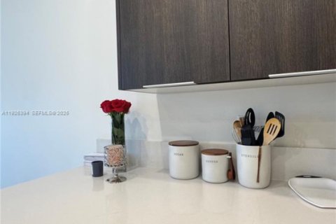 Снять в аренду кондоминиум в Дорал, Флорида 3 спальни, 102.38м2, № 1986346 - фото 10