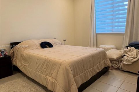 Снять в аренду кондоминиум в Дорал, Флорида 3 спальни, 102.38м2, № 1986346 - фото 16