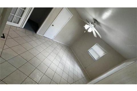 House in Orlando, Florida 4 bedrooms, 134.99 sq.m. № 2291240 - photo 6