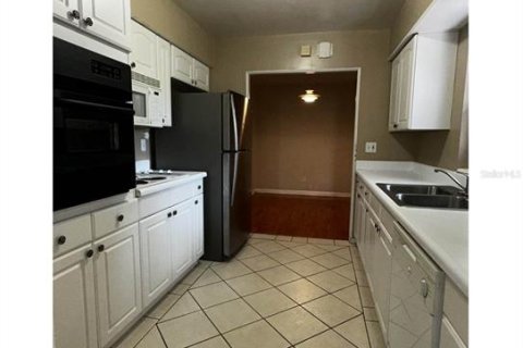 House in Orlando, Florida 4 bedrooms, 134.99 sq.m. № 2291240 - photo 17