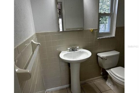 House in Orlando, Florida 4 bedrooms, 134.99 sq.m. № 2291240 - photo 28