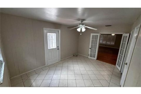 House in Orlando, Florida 4 bedrooms, 134.99 sq.m. № 2291240 - photo 9