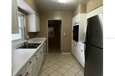 House in Orlando, Florida 4 bedrooms, 134.99 sq.m. № 2291240 - photo 14