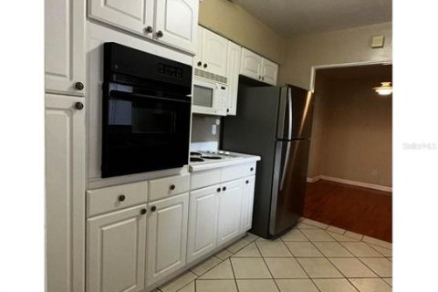 House in Orlando, Florida 4 bedrooms, 134.99 sq.m. № 2291240 - photo 15