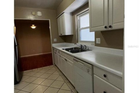 House in Orlando, Florida 4 bedrooms, 134.99 sq.m. № 2291240 - photo 16