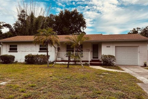 House in Orlando, Florida 4 bedrooms, 134.99 sq.m. № 2291240