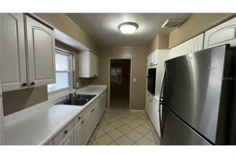 House in Orlando, Florida 4 bedrooms, 134.99 sq.m. № 2291240 - photo 13
