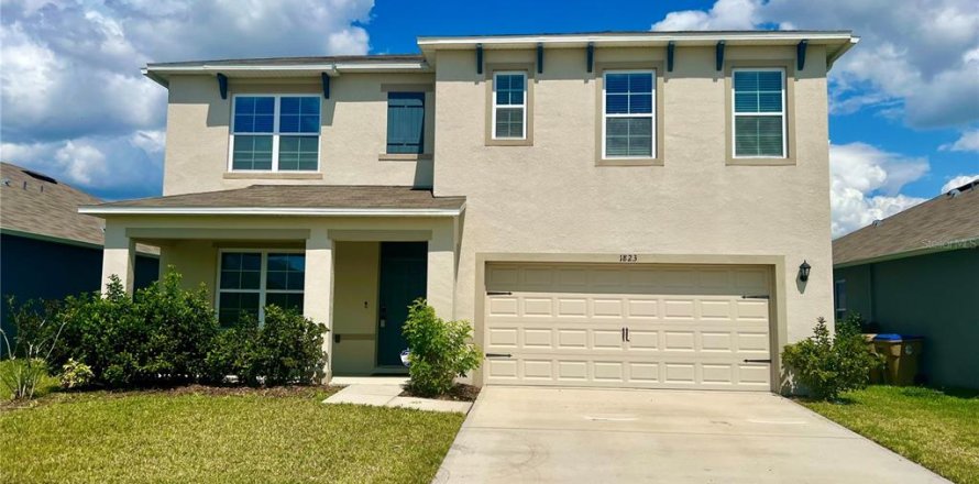 House in Kissimmee, Florida 5 bedrooms, 248.42 sq.m. № 1418100