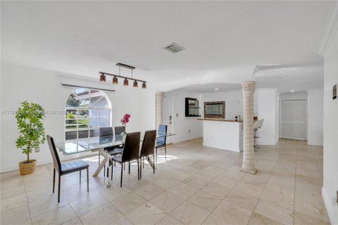 Villa ou maison à vendre à Miami, Floride: 4 chambres, 259.66 m2 № 1479792 - photo 20