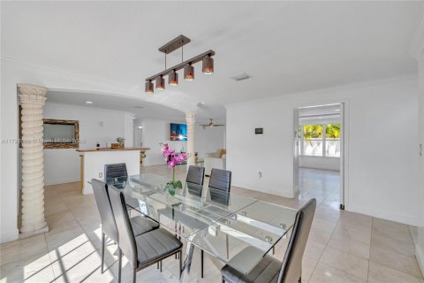 Villa ou maison à vendre à Miami, Floride: 4 chambres, 259.66 m2 № 1479792 - photo 21