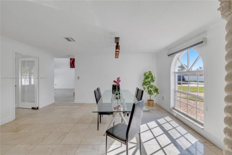 Villa ou maison à vendre à Miami, Floride: 4 chambres, 259.66 m2 № 1479792 - photo 22