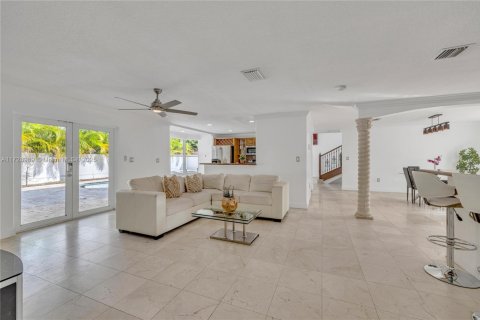 Villa ou maison à vendre à Miami, Floride: 4 chambres, 259.66 m2 № 1479792 - photo 28