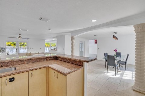 Villa ou maison à vendre à Miami, Floride: 4 chambres, 259.66 m2 № 1479792 - photo 26
