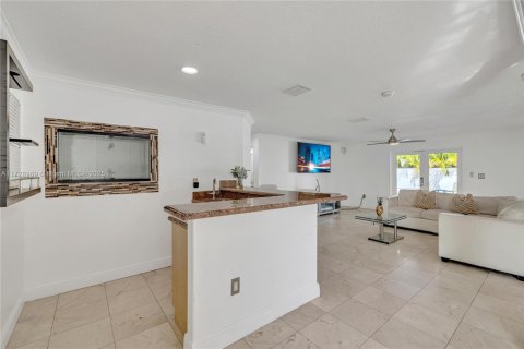 Villa ou maison à vendre à Miami, Floride: 4 chambres, 259.66 m2 № 1479792 - photo 24