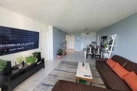 Copropriété à vendre à Aventura, Floride: 2 chambres, 105.72 m2 № 1968527 - photo 1