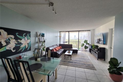 Copropriété à vendre à Aventura, Floride: 2 chambres, 105.72 m2 № 1968527 - photo 2