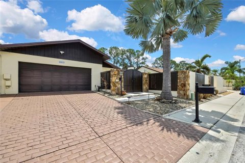 House in Tampa, Florida 3 bedrooms, 189.33 sq.m. № 2202014 - photo 2