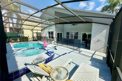 Casa en Kissimmee, Florida 6 dormitorios, 253.99 m2 № 2323090