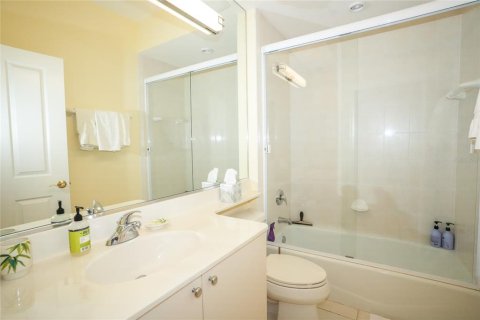 Copropriété à louer à Sarasota, Floride: 3 chambres, 182.92 m2 № 2406283 - photo 14