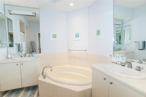 Copropriété à louer à Sarasota, Floride: 3 chambres, 182.92 m2 № 2406283 - photo 12
