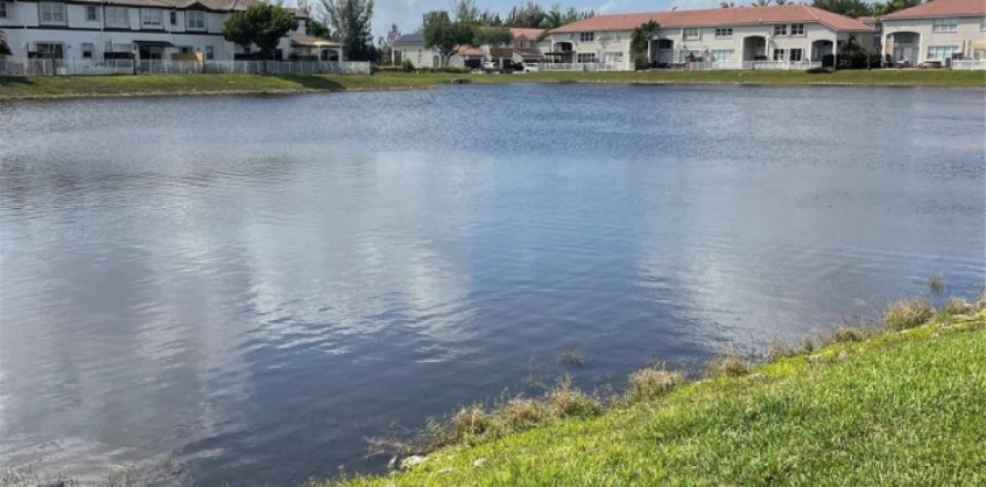 Adosado en Doral, Florida 3 dormitorios, 157 m2 № 1116879