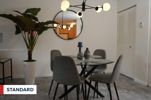 Apartment in Miami, Florida 2 bedrooms, 65.03 sq.m. № 2000890 - photo 16