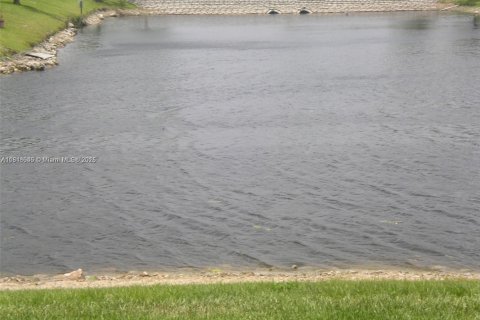 Townhouse in Tamarac, Florida 3 bedrooms, 134.34 sq.m. № 1957383 - photo 8