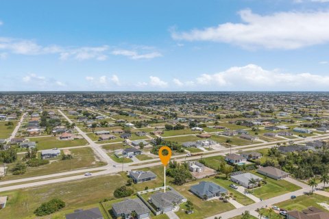 House in Cape Coral, Florida 3 bedrooms, 183.02 sq.m. № 1155670 - photo 1