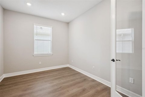 House in Minneola, Florida 3 bedrooms, 209.96 sq.m. № 2151363 - photo 27