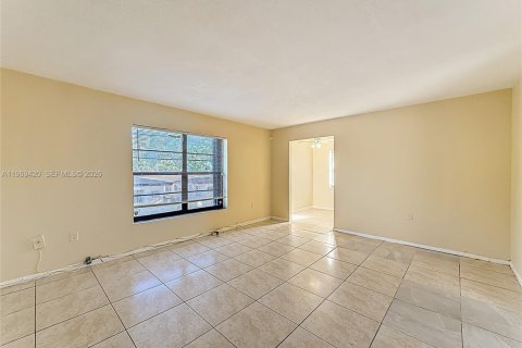 Appartement à louer à North Miami Beach, Floride: 2 chambres, 111.48 m2 № 2030432 - photo 4