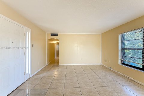 Appartement à louer à North Miami Beach, Floride: 2 chambres, 111.48 m2 № 2030432 - photo 2